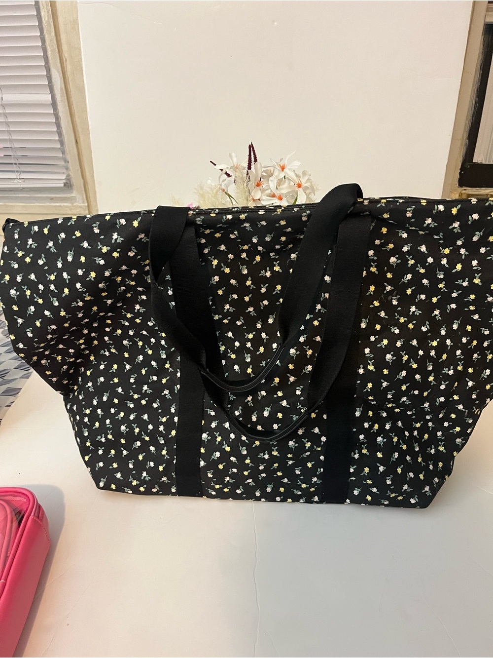 PINK Victoria's Secret Black Floral Ditsy Tote - Picture 4 of 4